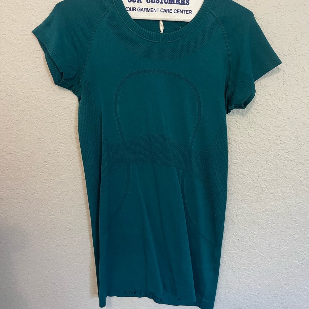 Lululemon swifty tech top